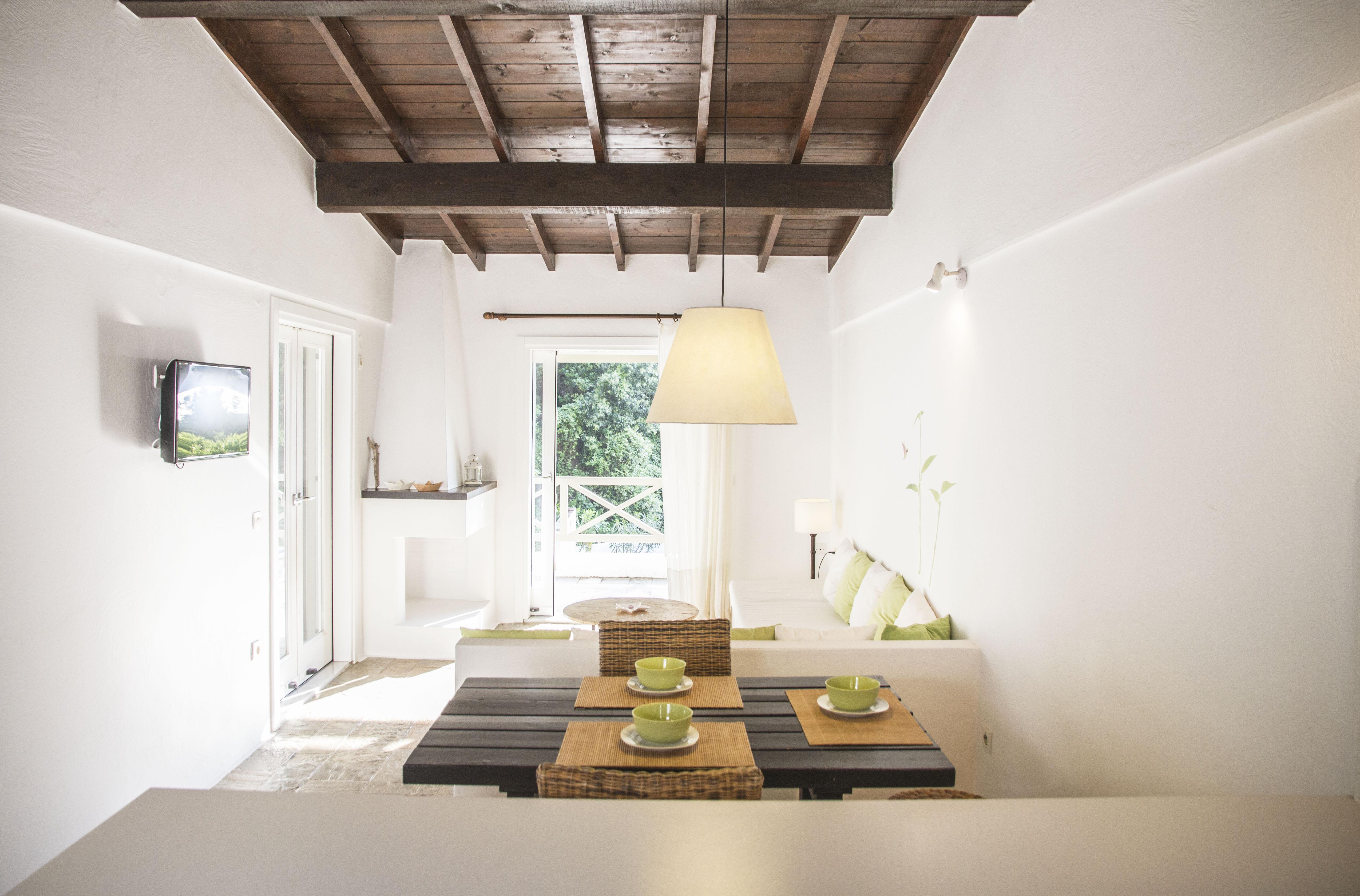 Skiathos Holidays & Aparthotel Vromolimnos