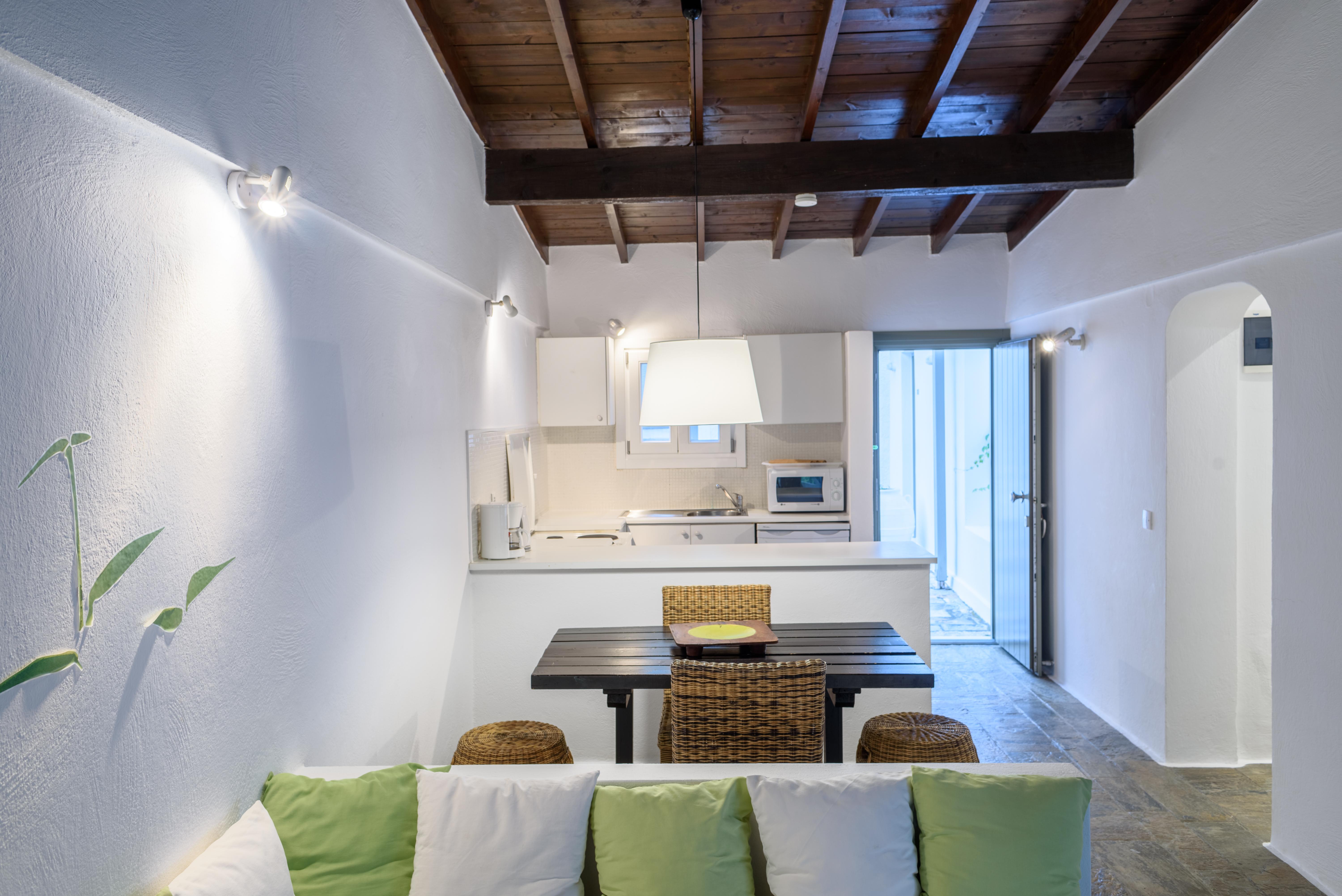 Skiathos Holidays & Aparthotel Vromolimnos